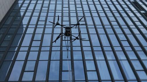 ข่าวล่าสุดเกี่ยวกับ นวัตกรรมการขับเคลื่อนทางเทคโนโลยี: MYUAV การทําความสะอาดความสูงสูงที่ติดคู่ UAV การทําความสะอาดแบบมาตรฐาน Jiaxing Gymnasium