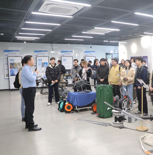 ข่าวล่าสุดเกี่ยวกับ คณะครูและนักศึกษา HKU เยือน MYUAV เพื่อสํารวจการใช้งานแบบทันสมัยของ Drones ที่ติดต่อกัน